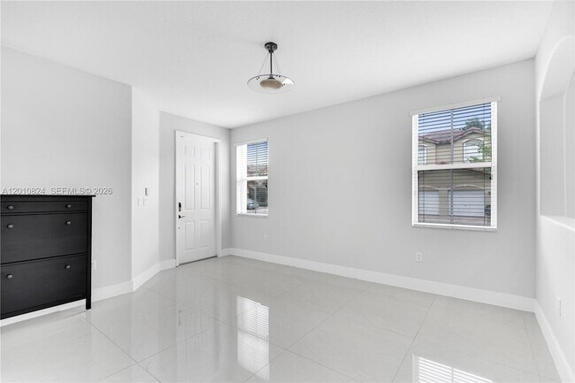 Foto del edificio - 8741 NW 111th Ct