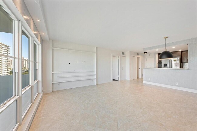Building Photo - 340 Sunset Dr
