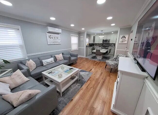 Foto del edificio - 516 E State St