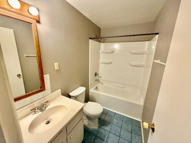 Foto del edificio - 3 Bedroom 1 Bathroom - Pictures Coming Soon!