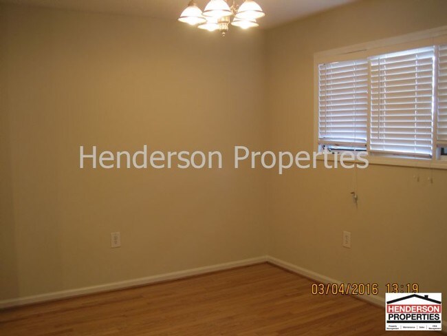 Foto del edificio - 419 E 8th St