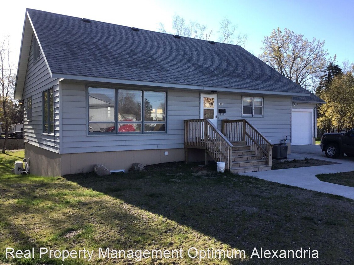 Primary Photo - 4 br, 2 bath House - 623 Oak St