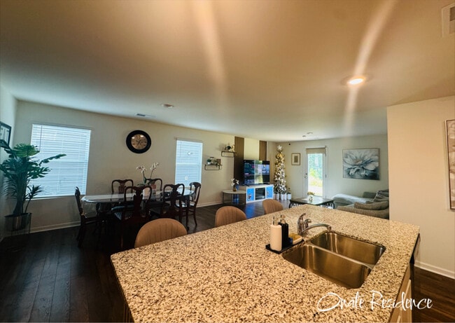 Photo - 21 Draft St House