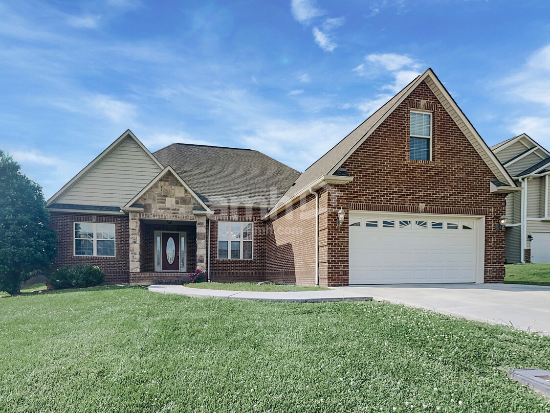 8121 Thunder River Trail House Rental in Corryton, TN