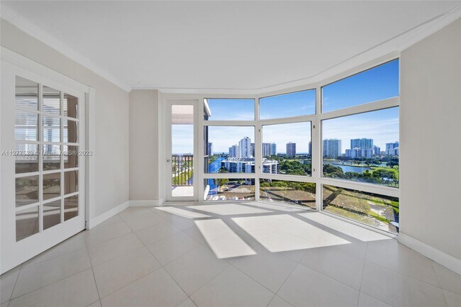 Building Photo - 3375 N Country Club Dr