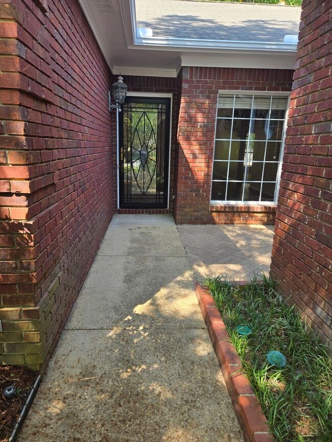 Building Photo - Charming Home in Fox Ridge Subdivision – V...