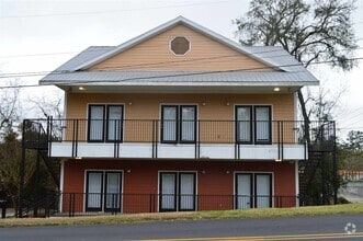 Building Photo - 207 Putnam Dr