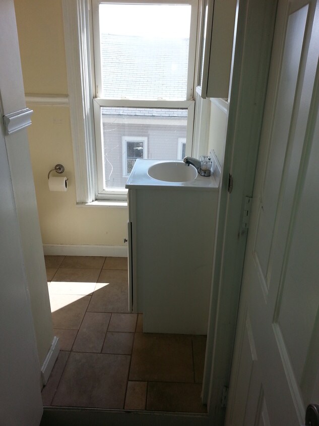 Bath - 147 Ives St