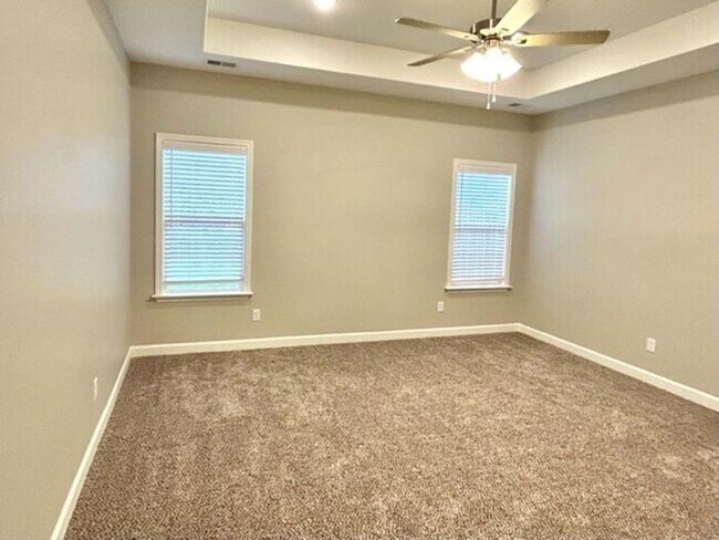 Foto del edificio - Now Leasing a 5-bedroom 3 bath home in Hor...