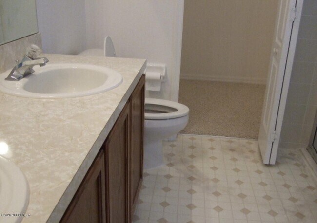 Foto del edificio - 221 Brookchase Ln W