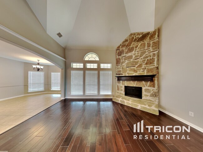 Foto del edificio - 131 Lake Trail Dr