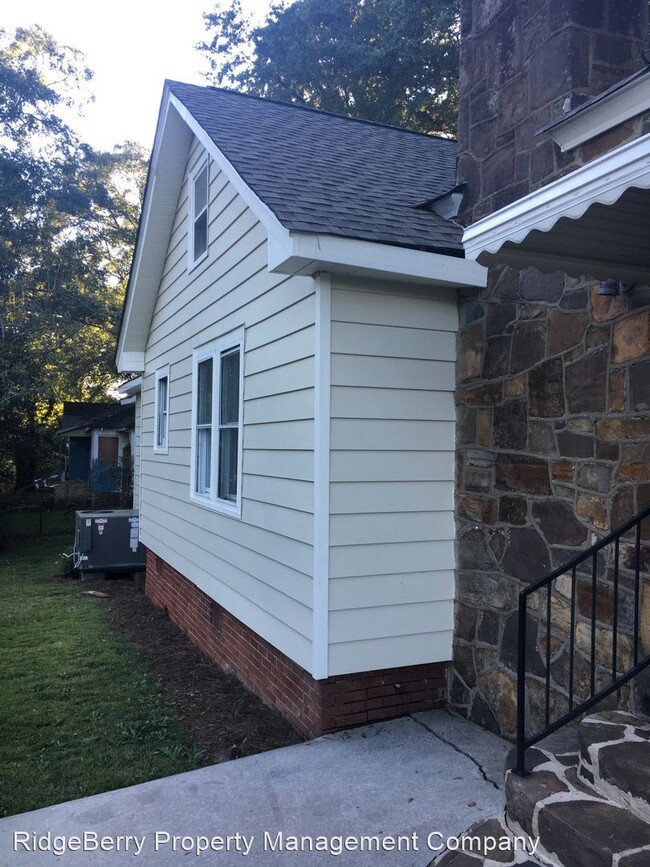 Building Photo - 3 br, 1 bath House - 8 Morningside Dr SW