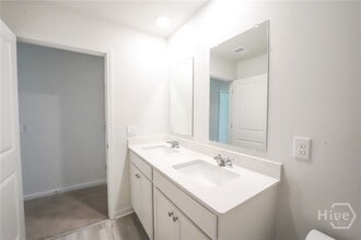 Building Photo - 102 Windrush Pnes