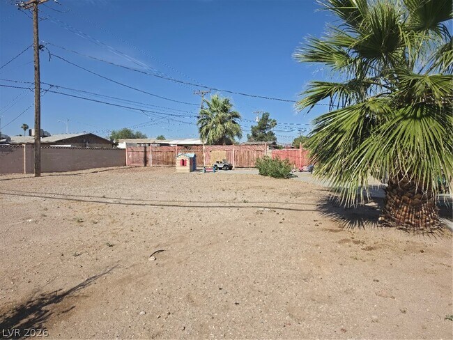 Foto del edificio - 1809 Putnam Ave