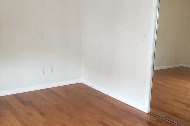 Foto del edificio - 1236 N Fuller Ave