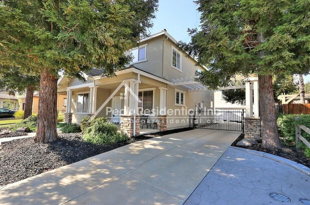 Primary Photo - Very Nice Elk Grove 3bd/2.5ba Home with Bo...