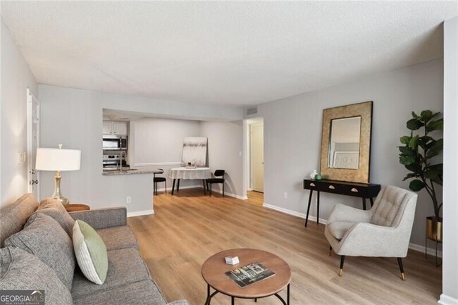 Foto del edificio - 1018 Chastain Park Ct NE
