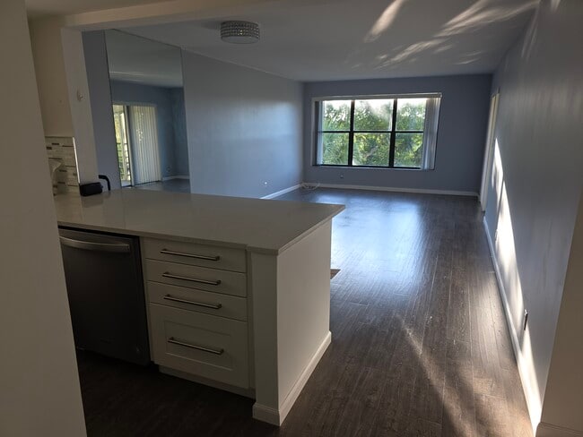 Photo - 2312 S Cypress Bend Dr Apartment