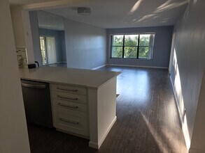 Building Photo - 2312 S Cypress Bend Dr