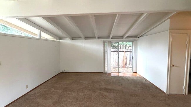 Building Photo - Martinez! 3 bedroom 1 bath Single family home!