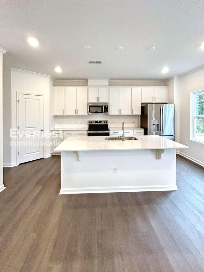 Foto del edificio - 627 Roy Adams Rd