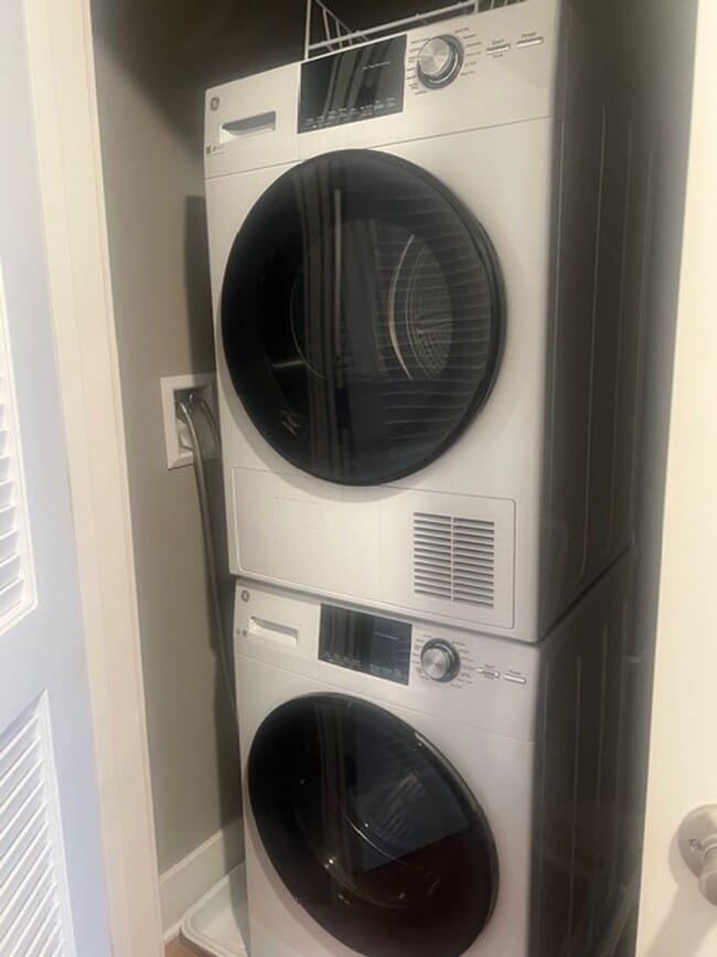 Interior Photo - 300 W Fayette St