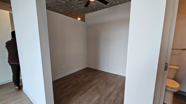 Foto del edificio - 208 W Chicago Ave