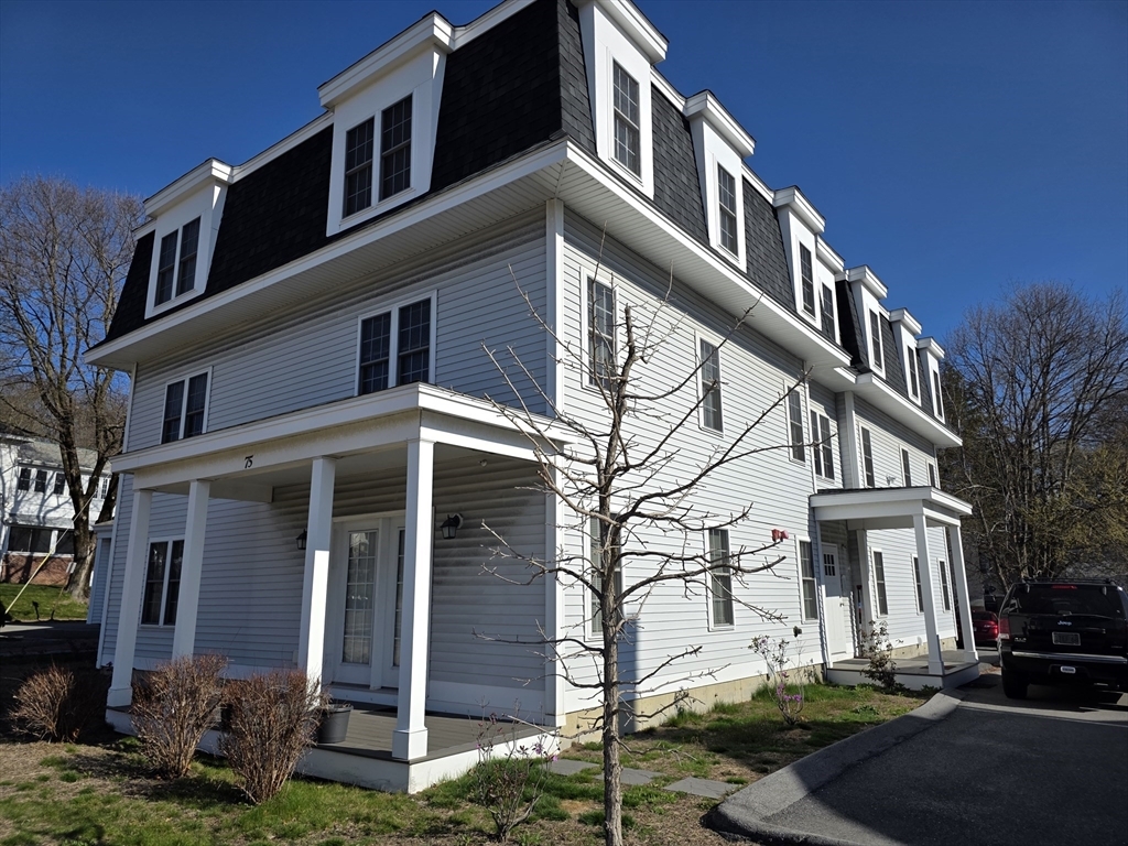 Foto principal - 75 Merriam Ave