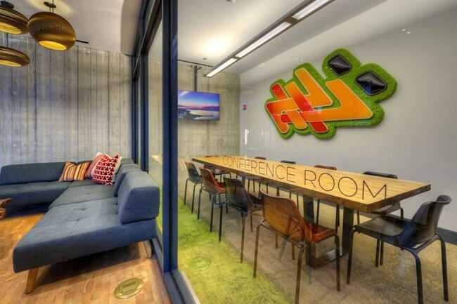 Building Photo - 629 W Division St