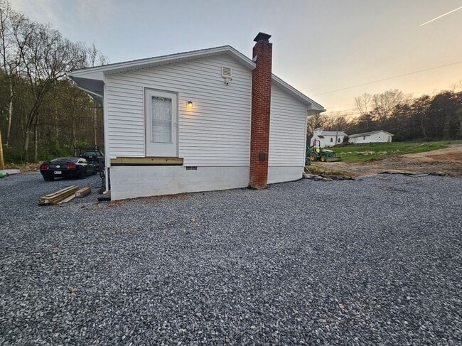 Building Photo - 5002 E Point Rd