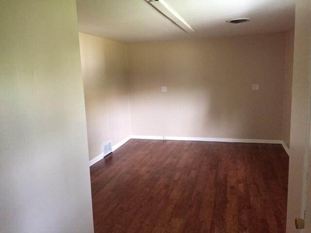 Building Photo - 15 Shagbark Rd