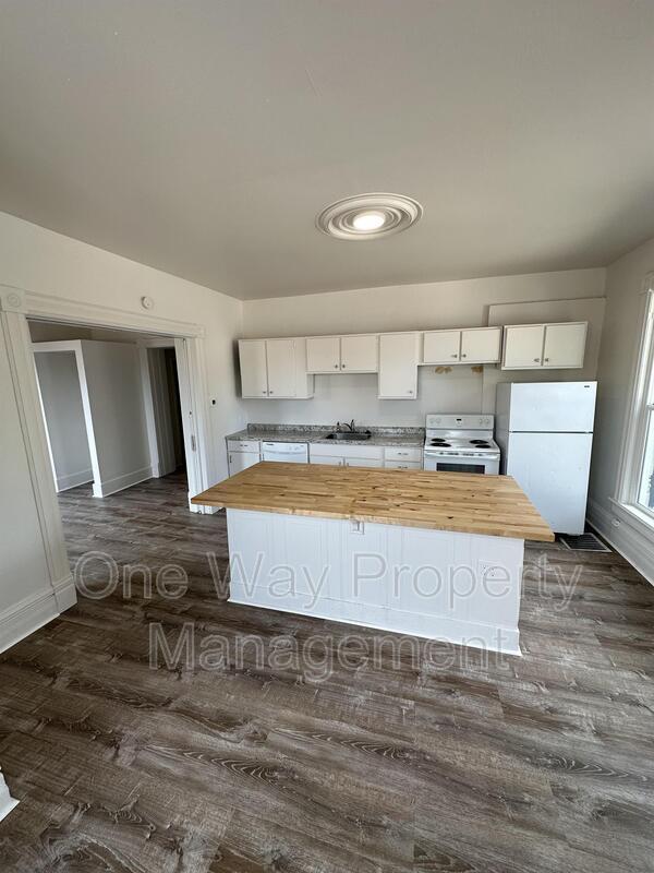 Building Photo - 1018 9th St