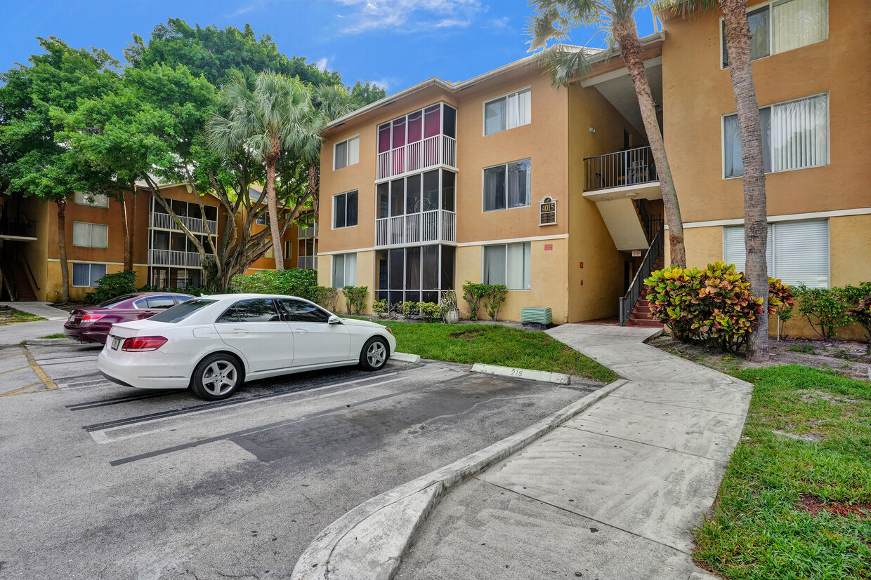 Foto principal - 4015 W McNab Rd