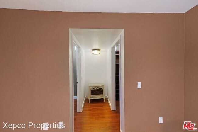 Foto del edificio - 2230 N Indian Canyon Dr