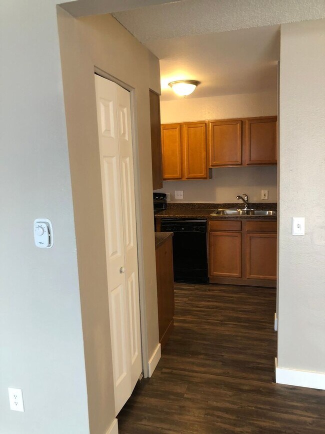 Building Photo - 2 bed 1 bath Apartment near Anschutz Medic...