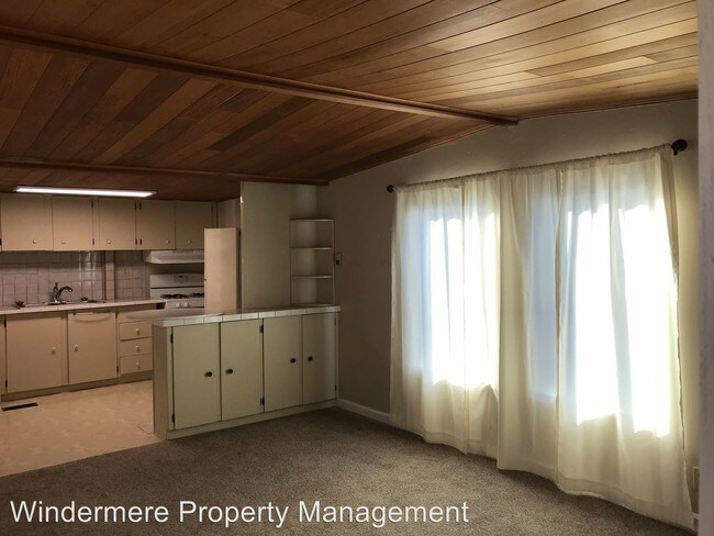 Building Photo - 921 Autumn Ln