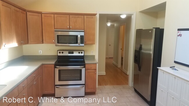 Building Photo - 3 br, 1.5 bath House - 20 Woodland Ave.