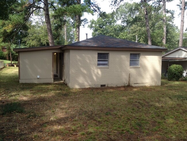 Building Photo - **ON HOLD**3 Bedroom / 1 Bathroom Home for Rent in East Columbus, GA***