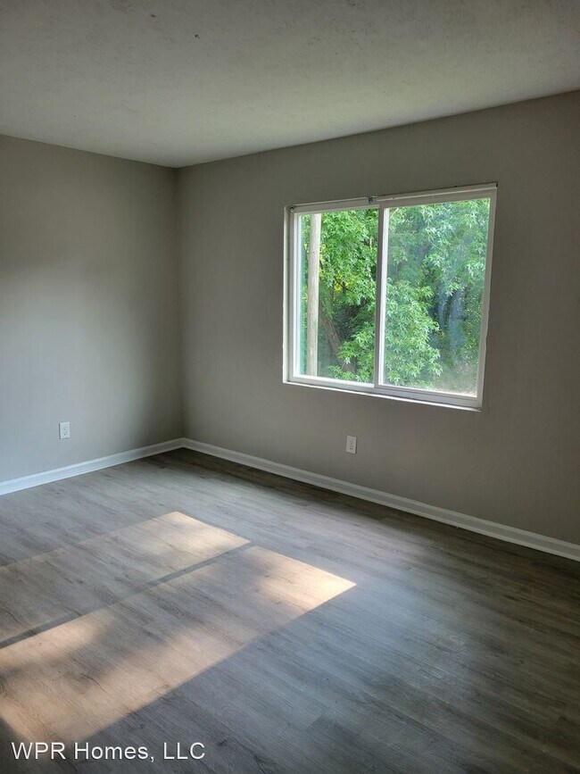 Building Photo - 2 br, 1 bath House - 6077 Pine Street Unit 6