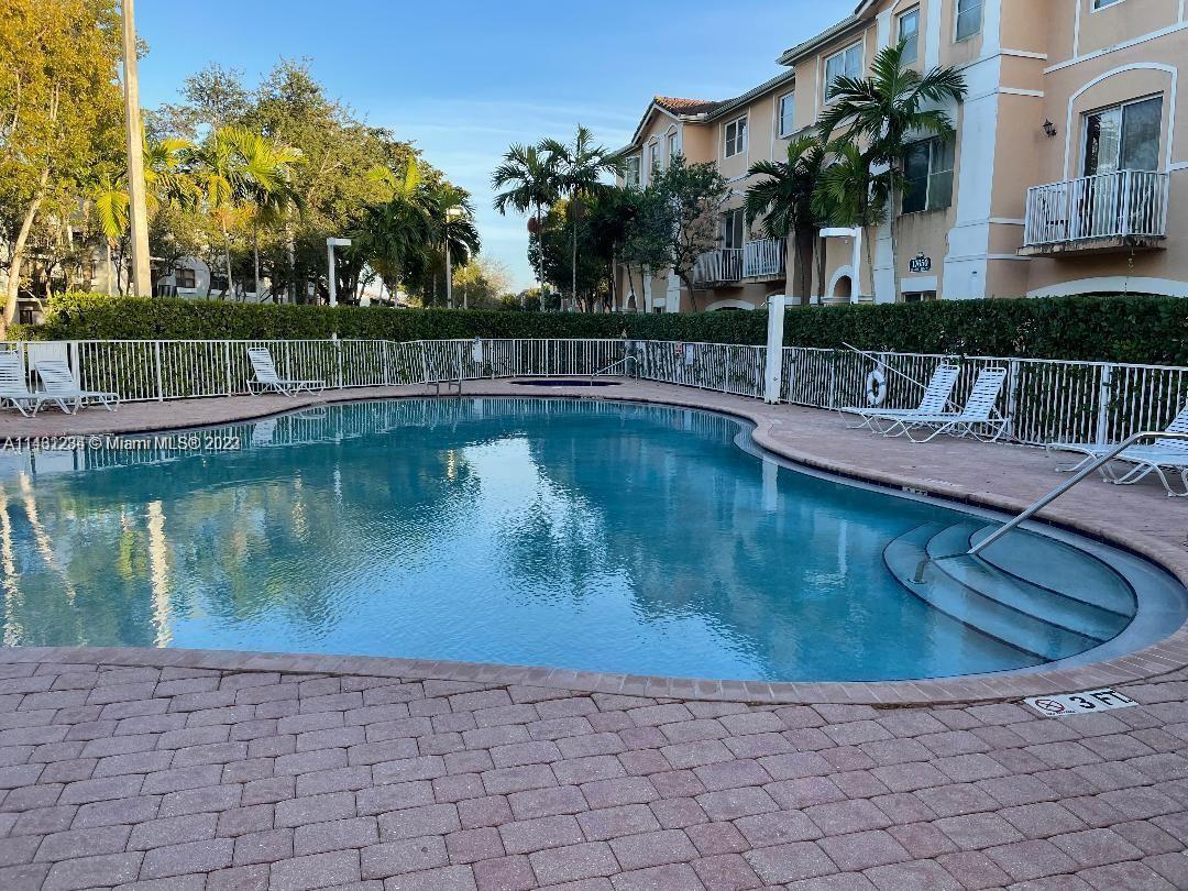 Foto principal - 7050 NW 177th St