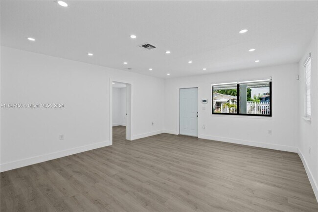Foto del edificio - 3427 NW 9th Ave