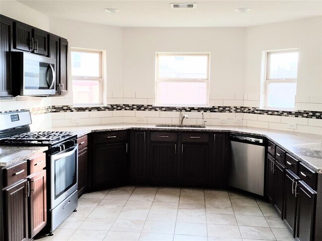 Building Photo - 25323 Queens Causeway Ln