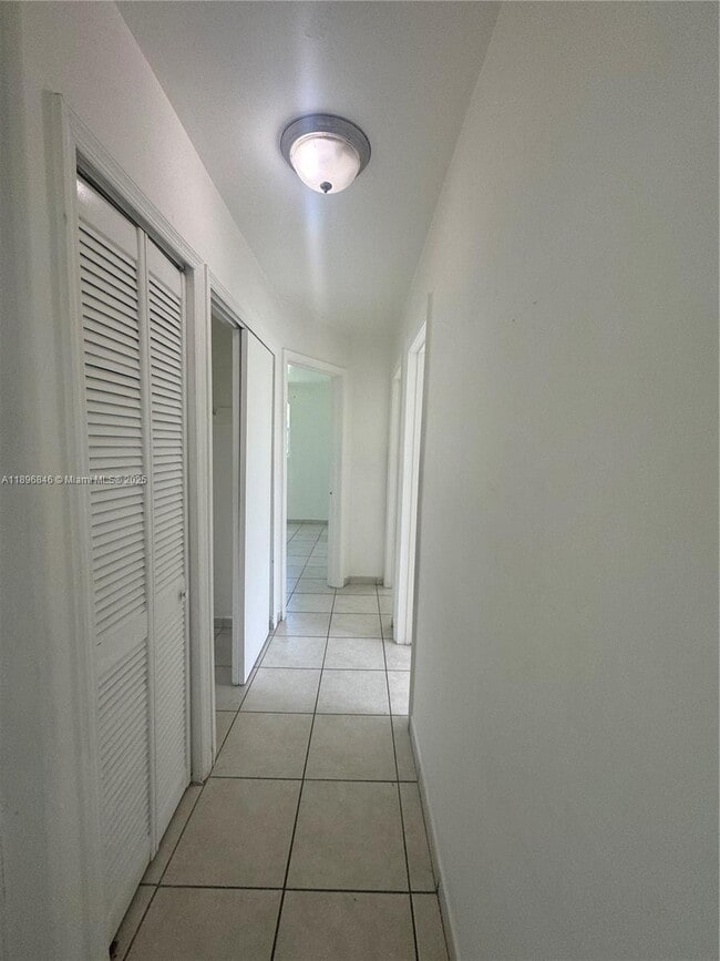 Building Photo - 6871 SW 18th Ct