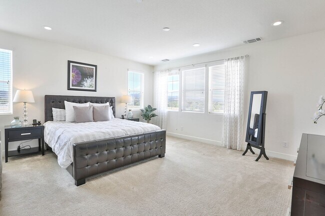 Building Photo - 1301 Morning Star Dr Morgan Hill, CA 95037