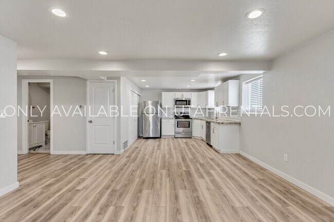 Building Photo - 3306 N Fairfield Rd