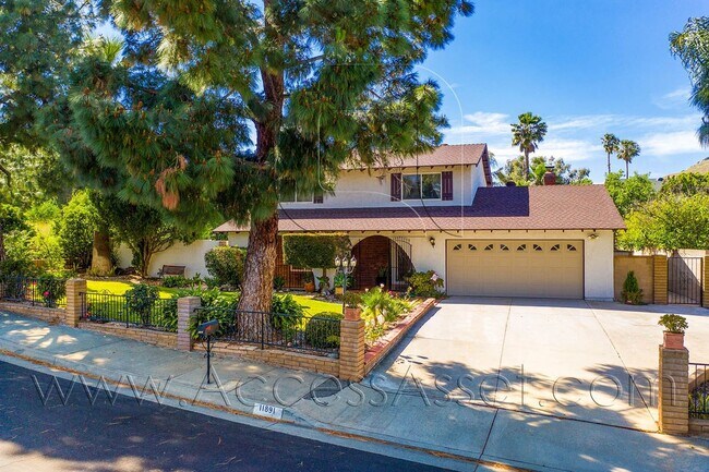 Building Photo - Beautiful 3 Bed/3 Bath Home With 2 LARGE B...