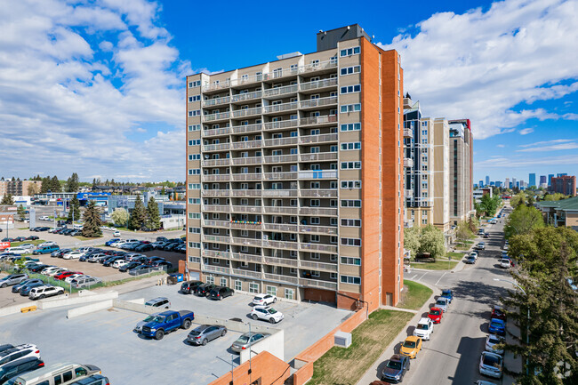 Building Photo - Chinook House