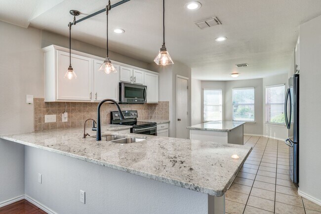 Foto del edificio - 1558 Chivalry Ln