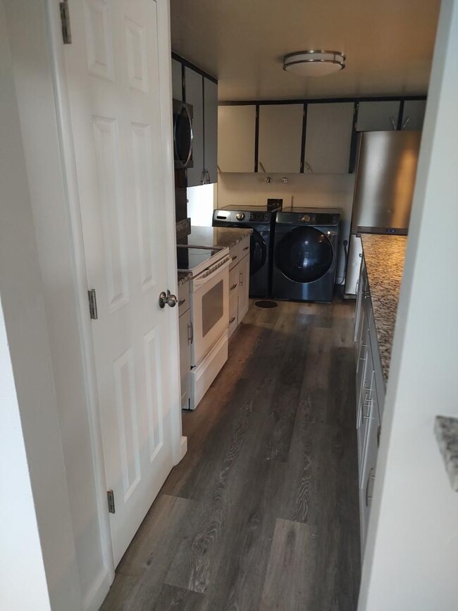 Washer snd dryer - 6560 W 44th Pl