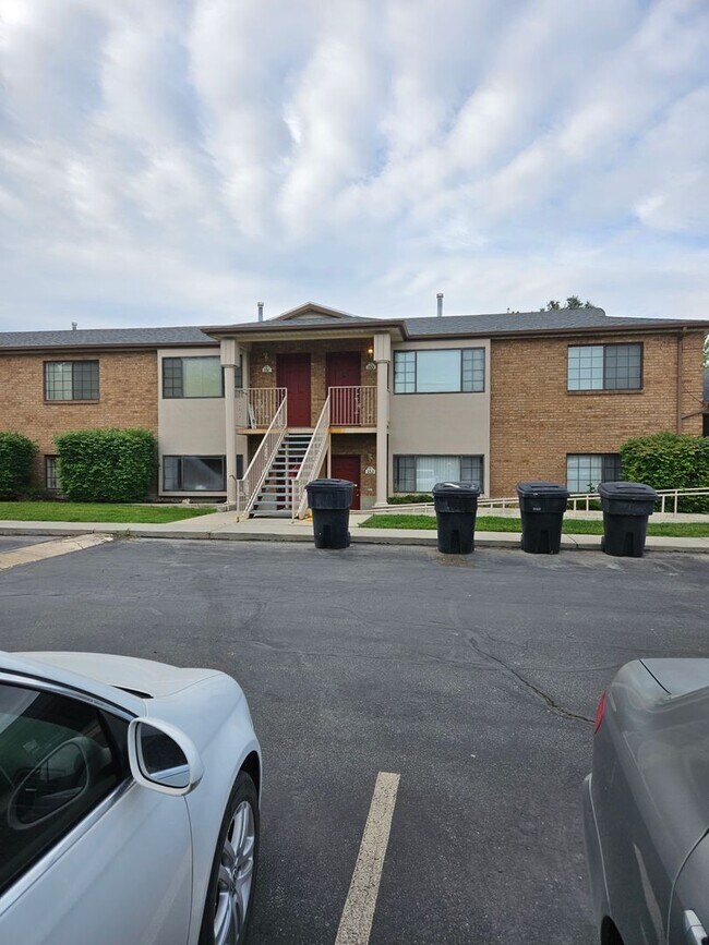 Building Photo - 2 bedroom apartment!